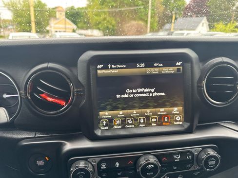 Used 2021 Jeep Wrangler Unlimited Sahara AWD/4WD image 32