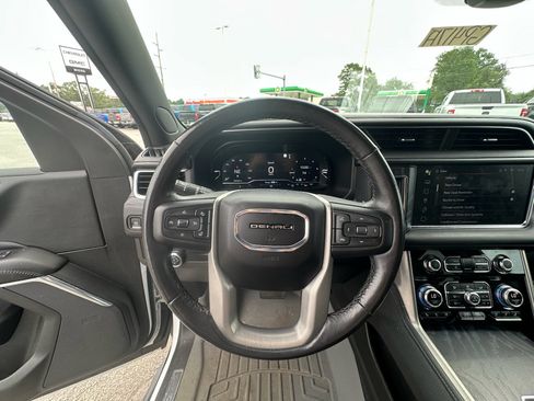 Used 2022 GMC Yukon XL Denali AWD/4WD image 25