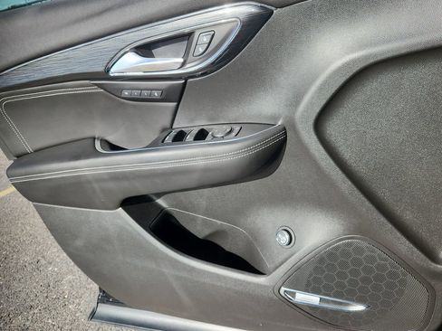 Used 2023 Buick Envision Essence w/ Technology Package I image 9