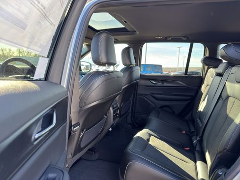 New 2025 Jeep Grand Cherokee Altitude image 29