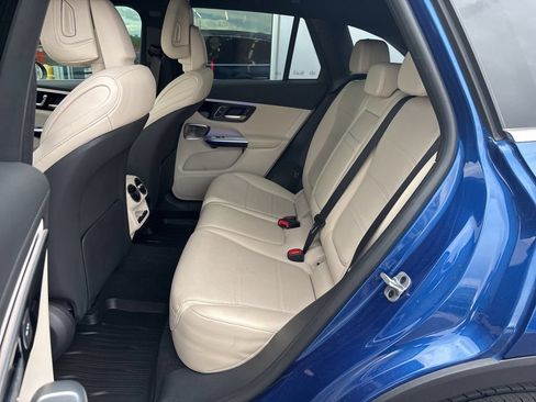 Used 2023 Mercedes-Benz GLC 300 4MATIC image 13