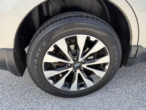 Used 2017 Subaru Outback 2.5i Limited AWD/4WD image 32
