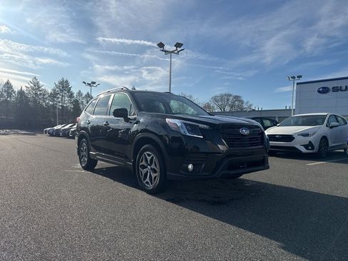 Used 2023 Subaru Forester Premium image 2