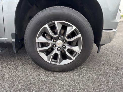 Used 2023 Chevrolet Silverado 1500 LT AWD/4WD image 9