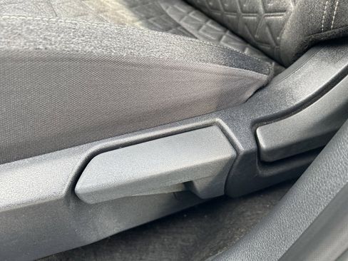 Used 2025 Nissan Kicks SV image 10