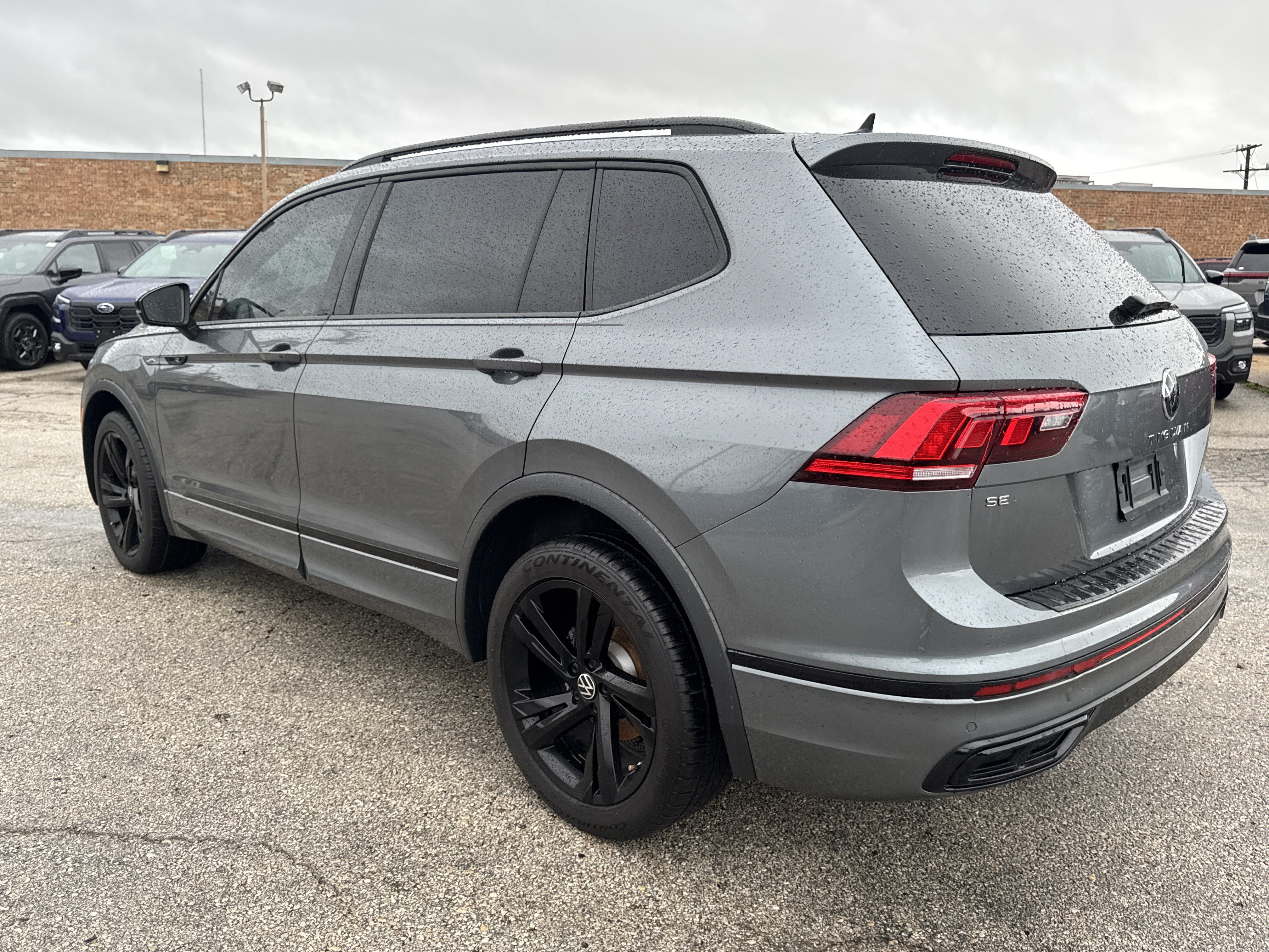 Used 2023 Volkswagen Tiguan SE R-Line FWD image 5