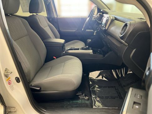 Used 2019 Toyota Tacoma SR5 AWD/4WD image 30