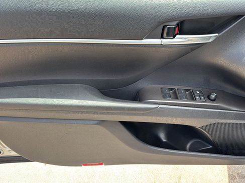 Used 2023 Toyota Camry SE image 14