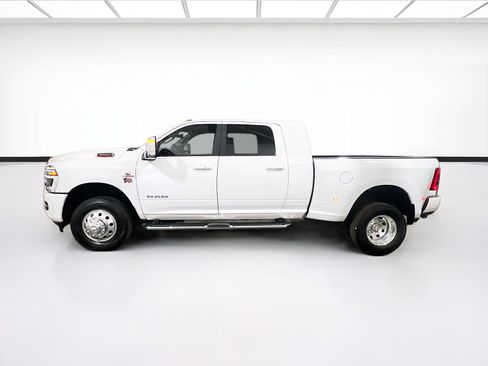 Used 2025 RAM 3500 Laramie AWD/4WD image 23