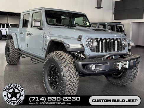 Used 2025 Jeep Gladiator Mojave AWD/4WD image 2