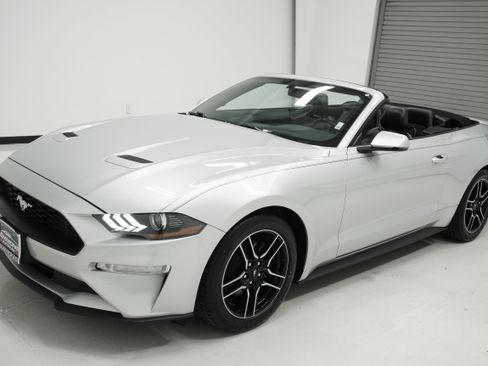 Used 2019 Ford Mustang Premium RWD image 8