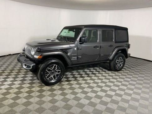 Used 2024 Jeep Wrangler Unlimited Sahara w/ Technology Group AWD/4WD image 14