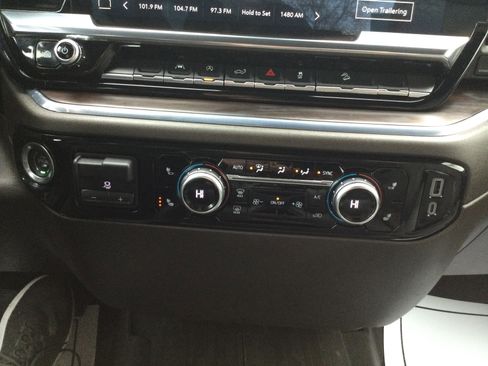 Used 2024 GMC Sierra 1500 SLT image 13