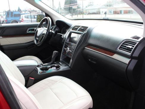 Used 2016 Ford Explorer Platinum image 17