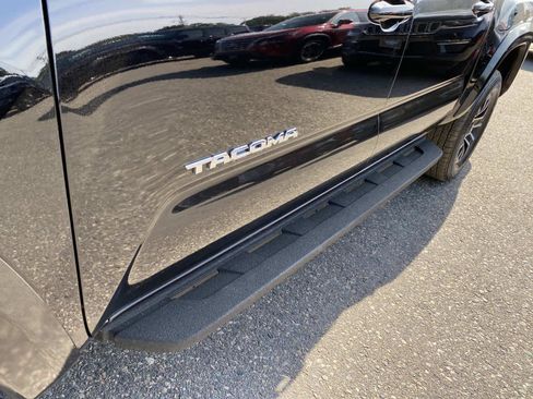 Used 2023 Toyota Tacoma TRD Sport w/ TRD Premium Sport Package AWD/4WD image 11