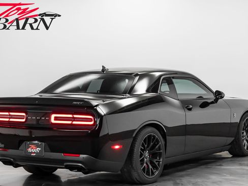 Used 2016 Dodge Challenger SRT Hellcat image 5