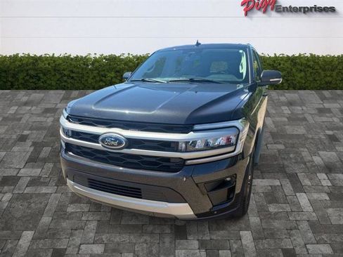 Used 2024 Ford Expedition XLT RWD image 6