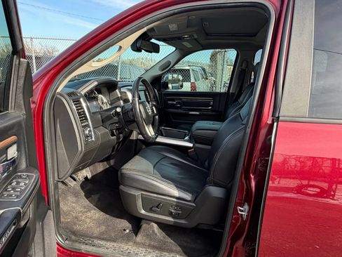 Used 2017 RAM 1500 Laramie AWD/4WD image 9