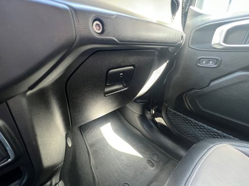 Used 2020 Jeep Gladiator Sport w/ Quick Order Package 24S image 17