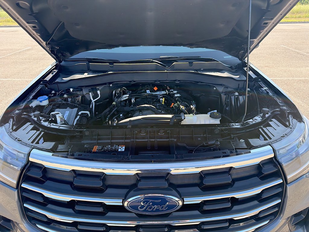 Used 2025 Ford Explorer Active w/ Active Comfort Package AWD/4WD image 34