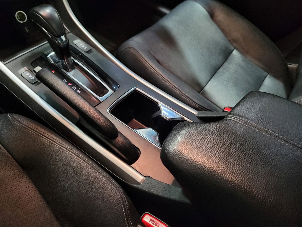 Used 2015 Honda Accord Touring image 26