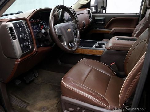 Used 2016 Chevrolet Silverado 1500 High Country w/ High Country Premium Package AWD/4WD image 12