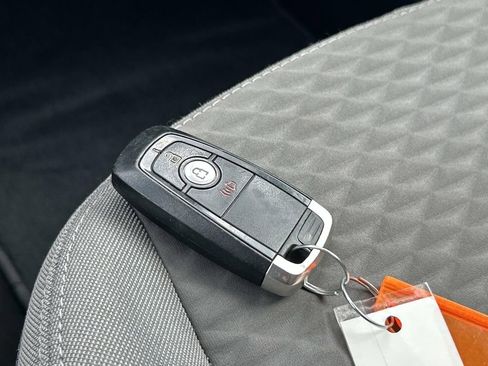 Used 2020 Ford Escape SE image 32