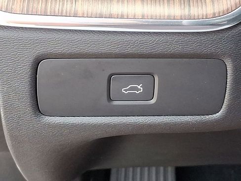 Used 2023 Volvo XC60 B5 Ultimate w/ Climate Package image 28