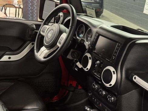 Used 2015 Jeep Wrangler Unlimited Sahara AWD/4WD image 8