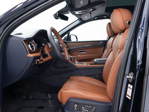 Used 2023 Bentley Bentayga Extended Wheelbase AWD/4WD image 15