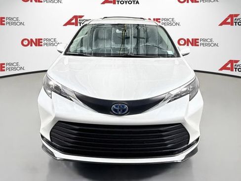 Certified 2025 Toyota Sienna XLE w/ XLE Plus Package AWD/4WD image 3