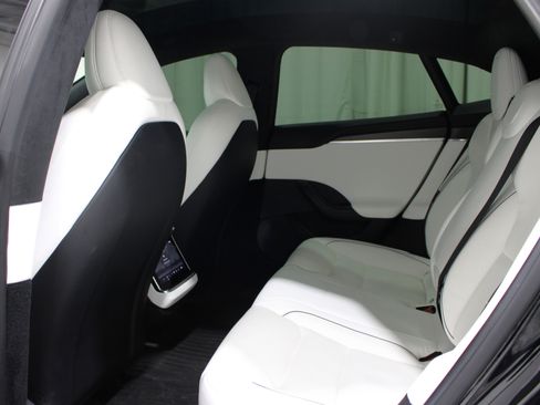 Used 2022 Tesla Model S Plaid image 15