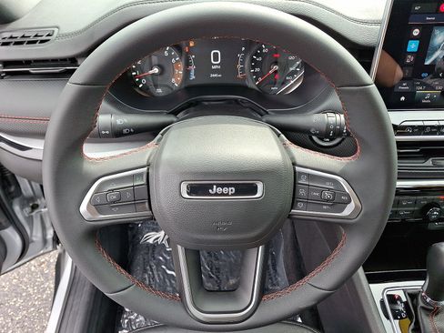 Used 2025 Jeep Compass Trailhawk w/ Sun & Sound Group AWD/4WD image 16