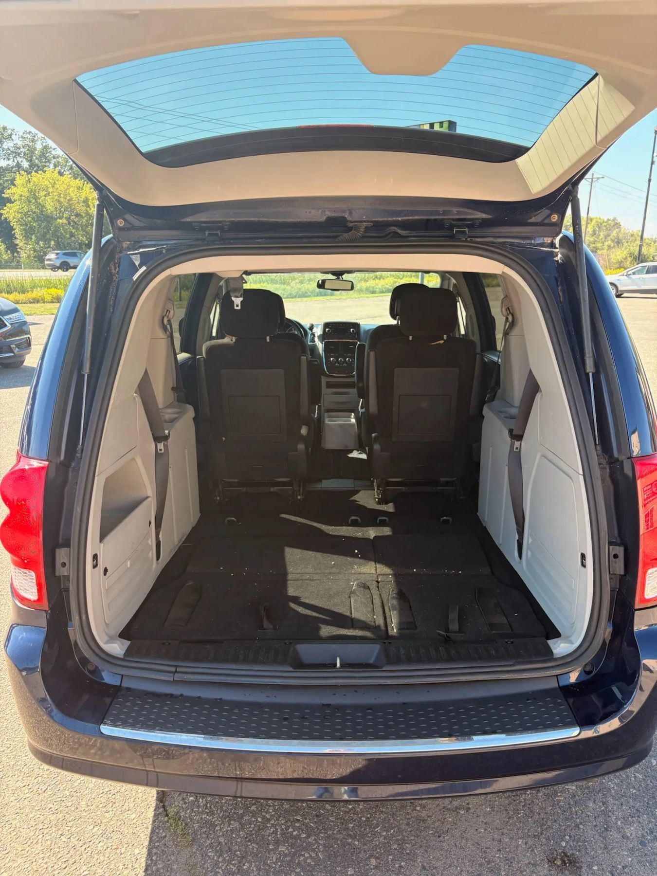 Used 2016 Dodge Grand Caravan SE FWD image 38