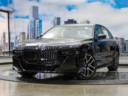 Used 2026 BMW 760i xDrive AWD/4WD image 2