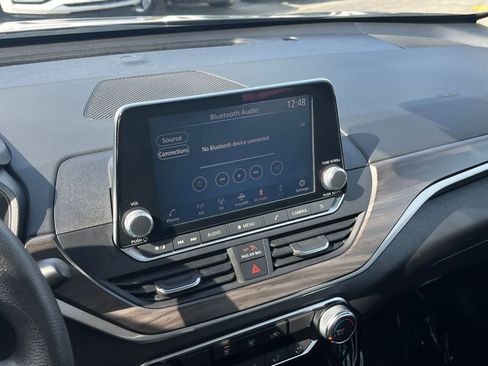 Used 2025 Nissan Altima 2.5 SV image 17