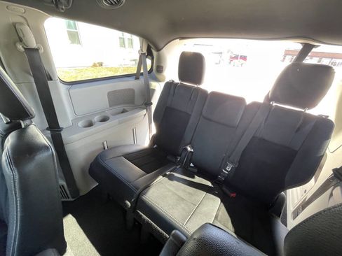 Used 2018 Dodge Grand Caravan SXT image 32