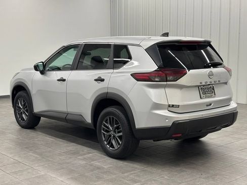 Used 2024 Nissan Rogue S FWD image 4