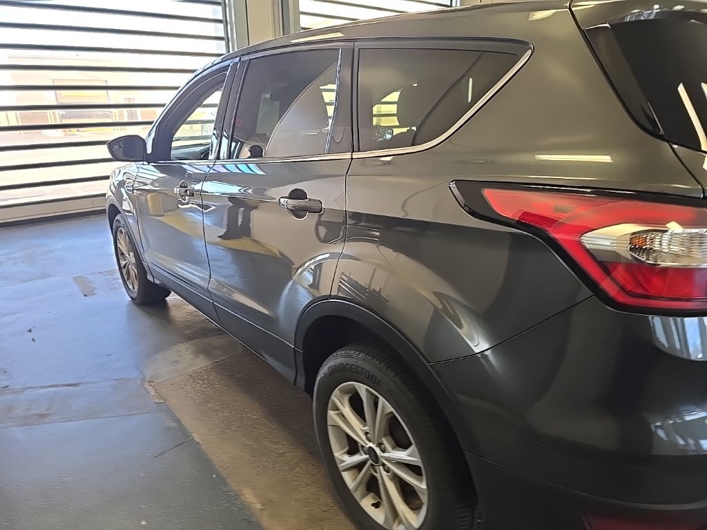Used 2017 Ford Escape SE AWD/4WD image 5