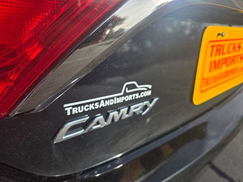 Used 2017 Toyota Camry SE w/ Moonroof Package image 6