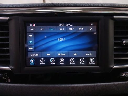 Used 2018 Chrysler Pacifica Touring-L image 20
