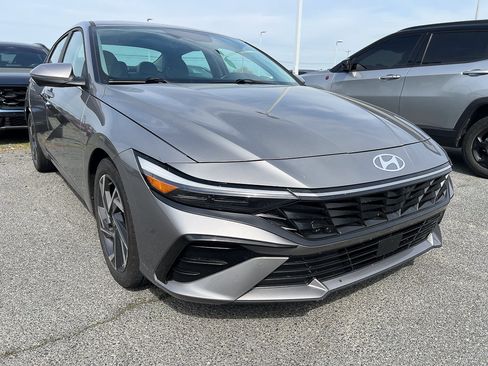 Used 2024 Hyundai Elantra Limited FWD image 9