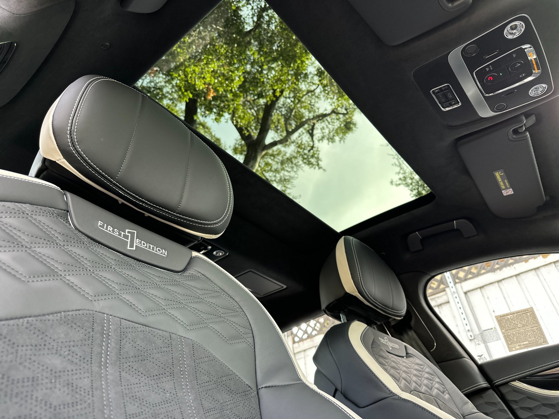 Used 2025 Bentley Flying Spur Plug-In Hybrid AWD/4WD image 19