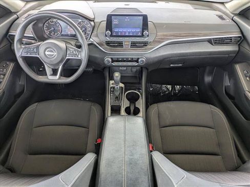 Used 2024 Nissan Altima 2.5 SV FWD image 17