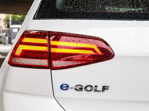 Used 2019 Volkswagen e-Golf SE w/ Driver Assistance Package image 9