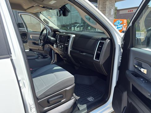 Used 2021 RAM 1500 Classic SLT w/ Luxury Group AWD/4WD image 16