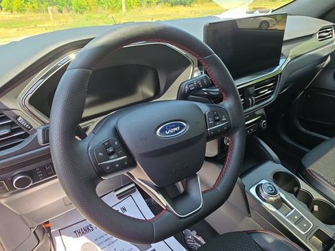 Used 2024 Ford Escape ST-Line w/ Tech Pack #1 FWD image 17
