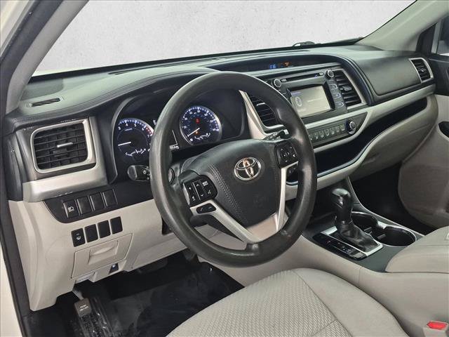 Used 2017 Toyota Highlander LE FWD image 10