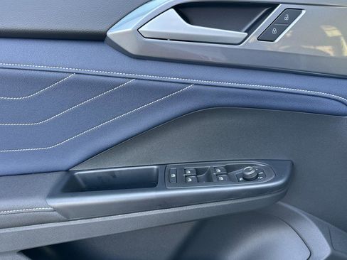 New 2026 Volkswagen Taos SEL image 10