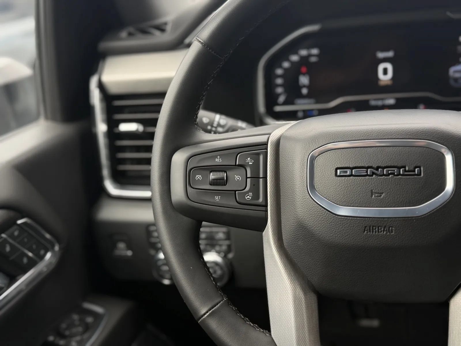Used 2024 GMC Sierra 2500 Denali w/ Denali Reserve Package AWD/4WD image 22